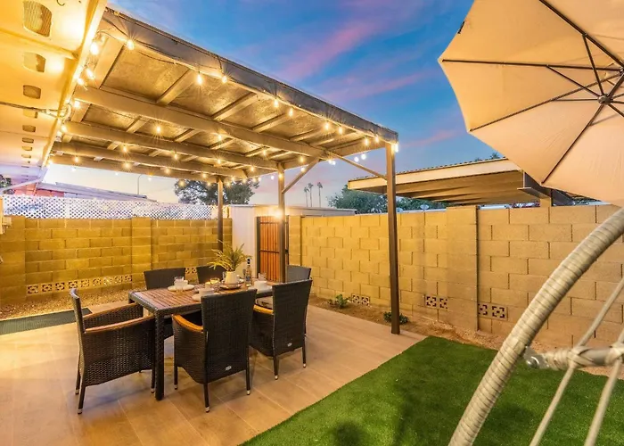 Apartment Opulent Old Town | Pool | Yard! *