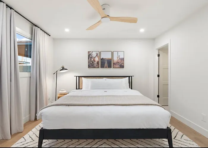 Opulent Old Town | Pool | Yard! Apartment Scottsdale