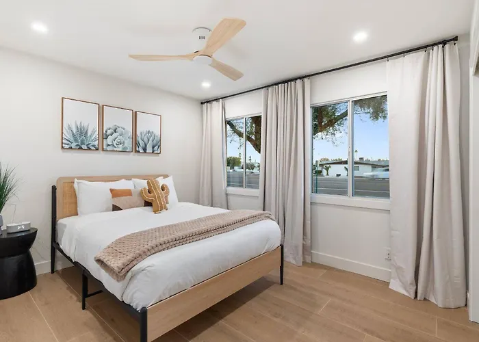 Opulent Old Town | Pool | Yard! Apartment Scottsdale